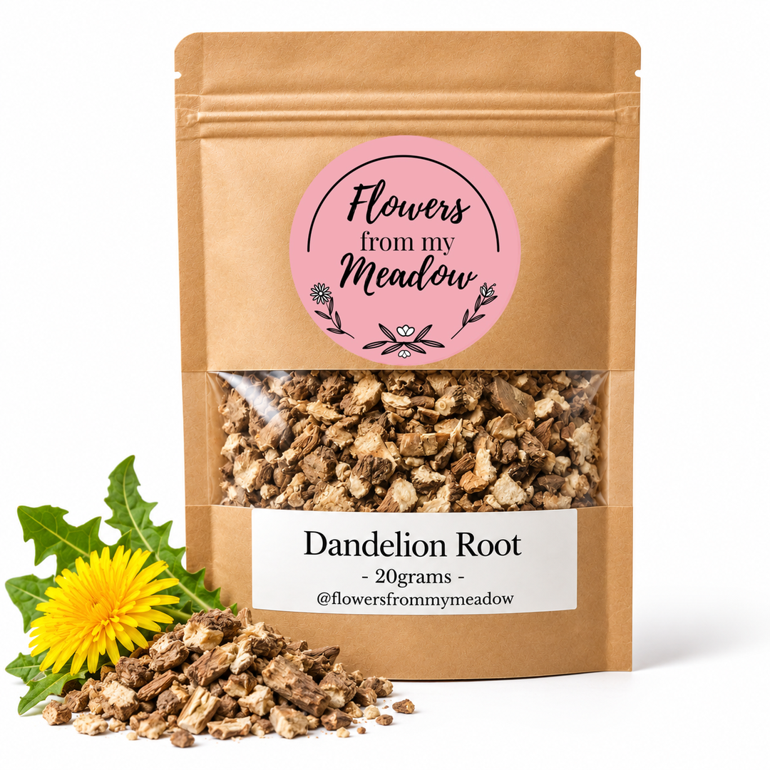 Flowers from my Meadow Dandelion Root 20g in a kraft stand-up pouch with the original pink round logo, transparent window showing chopped dried Taraxacum officinale root, and a small dandelion arrangement on a white background